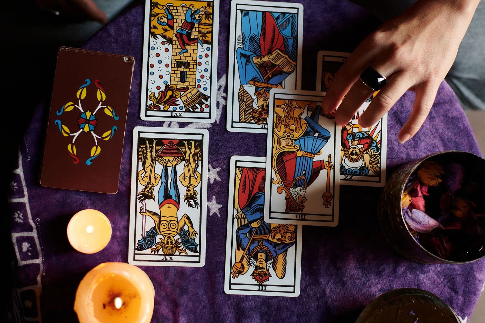 Tarot Kartları 2025'in Sana Mesajını Söylüyor